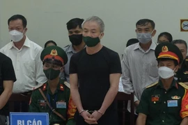 Cựu Tư lệnh vùng Cảnh sát biển 'mật báo' tọa độ cho 'trùm' buôn lậu xăng né kiểm tra