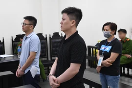 Tổ chức cho người khác trốn ra nước ngoài, hai anh em ruột lĩnh án 