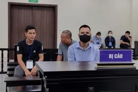 Suýt mất cả đống tiền vì 'chạy' cho con trai vào Công an