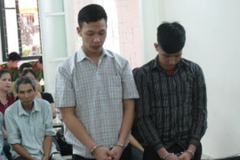 Cưỡi xe SH trắng, 2 gã trai bảnh bao cướp giật khối tài sản quý gần tỷ đồng