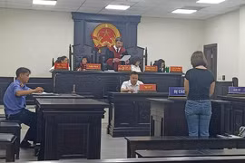 Người đàn bà cầm nửa tỷ đồng để 'chạy án' rồi... mất hút 