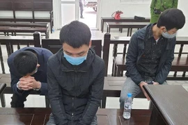 Bị chém hội đồng từ việc nói to, chửi tục trong quán ăn đêm