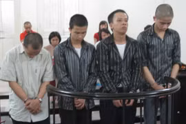 Bỏ nhà đi lang thang, bé gái bị ổ nhóm lưu manh khống chế, thay nhau hãm hiếp