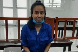 Chủ nhà trọ hoảng hồn khi bị cô gái nằm “ăn vạ” giữa nhà