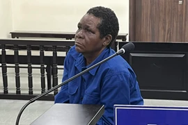 Máy soi chiếu phát hiện khối lượng lớn ma túy giấu trong hành lý của người phụ nữ gốc Phi 