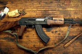 Đối tượng nghiện ma túy tàng trữ nhiều loại vũ khí quân dụng 