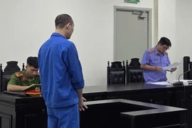 “Ra tay” tàn nhẫn với vợ vì phát hiện tin nhắn “mùi mẫn” trong điện thoại