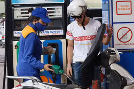 Xăng dầu đồng loạt quay đầu tăng giá