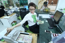 Hạ lãi suất kéo dài sẽ làm giảm động lực của các nhà băng