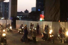 Dự án đường sắt Cát Linh - Hà Đông: Một công nhân rơi từ trên cao xuống đường 