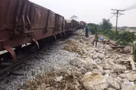 Tàu Bắc- Nam đã thông tuyến sau 3 ngày đình trệ vì mưa lũ lịch sử