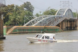 Đường sắt tính phương án có thể phải xây cầu mới thay cầu Ghềnh