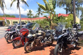 Hội tụ dàn Moto BMW "khủng" và siêu xe 3 miền