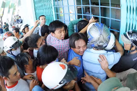 Lo vỡ sân xem HAGL thi đấu, ĐTLA chỉ phát hành nửa số vé