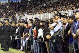 VFF cảnh cáo và phạt HAGL 10 triệu đồng vụ “vỡ sân“