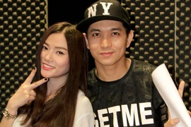 "Ông bố" Tim và "bà mẹ" Thu Thủy cùng chinh phục "The Remix 2017" ​