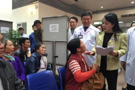 Bệnh nhân vẫn phải "chờ dài cổ" đợi khám tại bệnh viện tuyến Trung ương