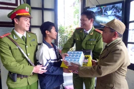 Dữ liệu dùng chung của Công an Hà Nội giúp bé trai lạc đường tìm lại người thân