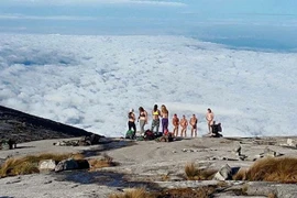 Malaysia đổ lỗi động đất xảy ra là do… du khách khỏa thân