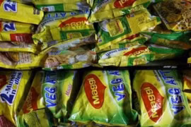 Trong khủng hoảng, Nestle rút thương hiệu mỳ bán chạy nhất Ấn Độ