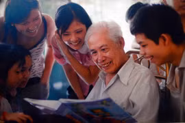 Người thầy thắp sáng những mảnh đời trong bóng tối