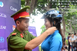 Đội mũ bảo hiểm đạt chuẩn - Về nhà an toàn