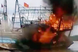 Đánh chìm để cứu tàu cá tiền tỷ bị cháy