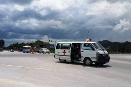 Tài xế xe cứu thương cầm dao đuổi chém người khác sau va chạm