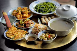 Rất nhiều người Việt ăn thiếu rau, thừa muối và lười vận động