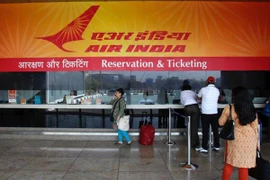 Tiếp viên quá béo bị ngừng bay