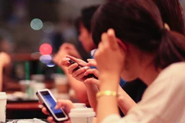 Thêm chiêu trò mới: Nhắn tin rác tố... ngoại tình