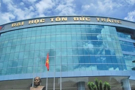 Để người dân tôn vinh