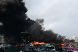 Cháy lớn tại cảng Victoria Hồng Kông, 9 tàu bị thiêu rụi