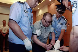 Trung Quốc triển khai chiến dịch “Lưới trời” bắt quan tham chạy trốn