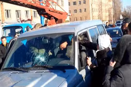 Bạo động bùng phát sau khi xe quân sự Ukraine cán chết trẻ em