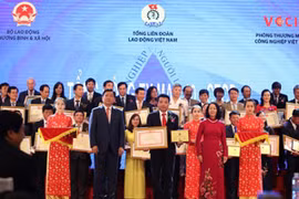 Trao giải thưởng "Doanh nghiệp vì người lao động" năm 2016