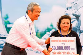 Đặt đá xây dựng Khu tưởng niệm chiến sĩ hải quân hy sinh ở đảo Gạc Ma