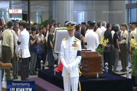 Thời gian viếng ông Lý Quang Diệu kéo dài 24h/ngày