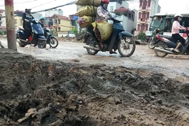 Nguy cơ tai nạn trên con đường “ổ voi”