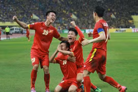 Bán kết lượt đi AFF Suzuki Cup 2014: Chiến thắng 2-1 xứng đáng thuộc về tuyển Việt Nam