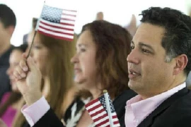 Mỹ phạm sai lầm 'ngớ ngẩn': Cấp quốc tịch cho những người bị trục xuất