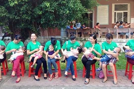 Một ông bố nuôi con bằng… sữa mẹ và ngân hàng sữa mẹ đầu tiên ở Việt Nam