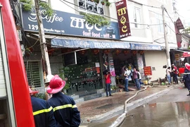 Cháy quán cà phê khi đang mất điện