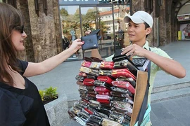 Bảo vệ “nồi cơm” bản quyền