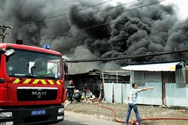 Cháy bãi giữ xe, ai có trách nhiệm đền bù, ai phải chịu trách nhiệm hình sự?