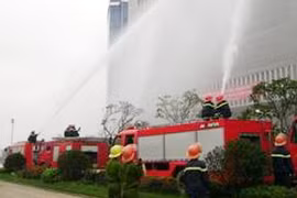 Diễn tập chữa cháy tại tòa nhà cao nhất thành phố