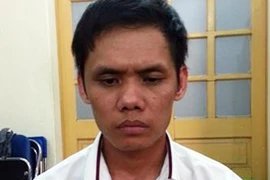 Bịa ra lý do tình ái, đe dọa nạn nhân để giao cấu, lấy tài sản, phạm tội gì?