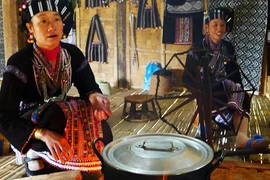 Bản người Lự bên dòng Nậm Hon