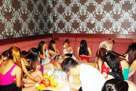 Đột kích hàng loạt ổ tệ nạn