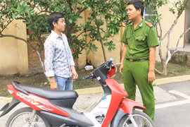 Nhặt được chìa khóa, “lóa mắt” trước xe đẹp